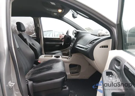 2018 Dodge Grand Caravan Sxt z USA, uszkodzony, nr VIN 2C4RDGCG9JR210245